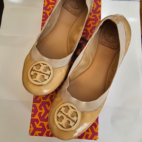 Tory Burch Caroline Flats - Picture 1 of 8